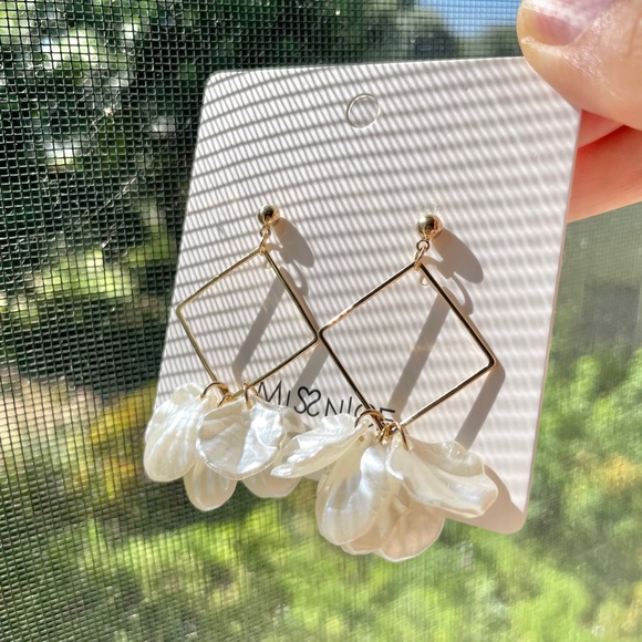 ✨NEW! ✨Geometric Hoop & White Petal Earrings! - Picture 2 of 2